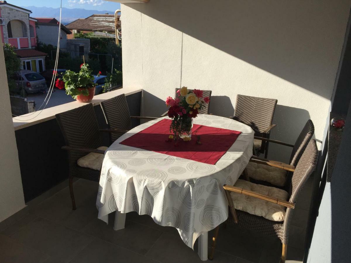 Roko Apartment Vir